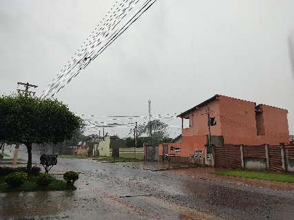 Com Centro ainda sem energia elétrica, Dourados tem outra chuva forte