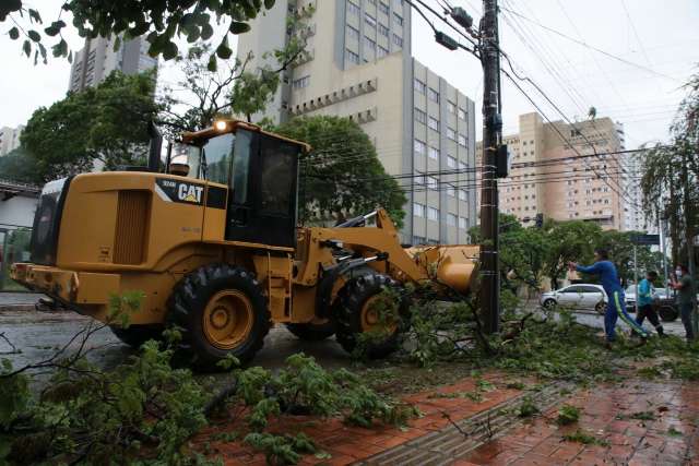 Prefeitura trabalha em 15 pontos de estragos