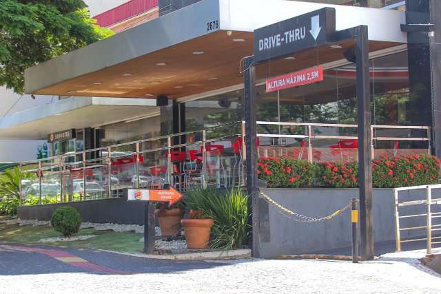 Cliente assume tapa em atendente, mas nega amea&ccedil;as a guardas 
