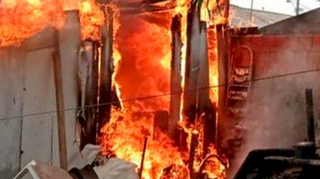 Casa pega fogo e morador de 75 anos morre queimado 