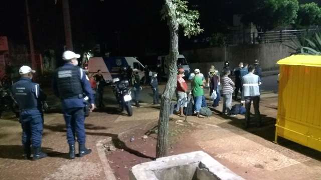 Morador de rua testa positivo e infectado por covid &eacute; escoltado at&eacute; a delegacia