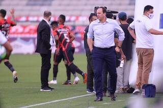 Rogério Ceni assume comando do Flamengo. Novo treinador assinou contrato e já treina o time. Foto: Irisbel Correia