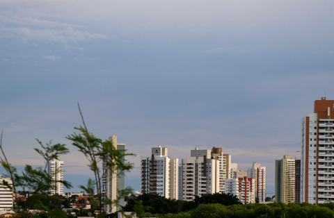 Após chuva forte, Inmet reforça aviso para tempestade em MS 