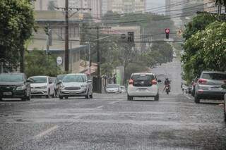 Chuva na tarde de hoje na região do Jardim dos Estados. (Marcos Maluf)