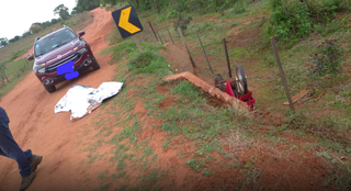 Corpo encontrado ao lado de moto caída às margens de estrada vicinal (Foto: Perfil News)