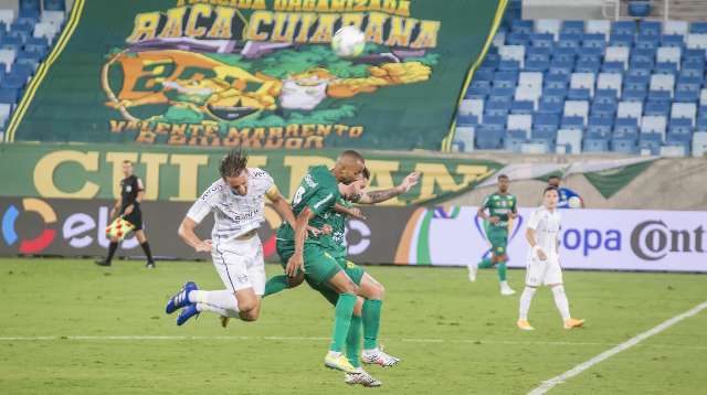  Gr&ecirc;mio derrota o Cuiab&aacute; fora de casa e abre vantagem por vaga na semifinal