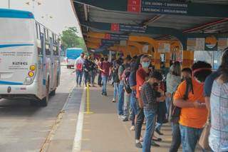 Aliviados, passageiros comemoram volta da integra&ccedil;&atilde;o e economia de passe