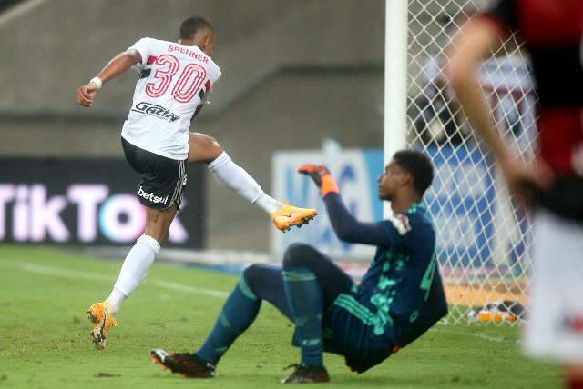 Na estreia de Ceni no Flamengo, Brenner brilha e garante vit&oacute;ria do S&atilde;o Paulo