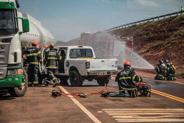 Em simulado na BR-163, equipes atendem 2 feridos e controlam vazamento de etanol