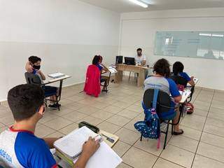 Col&eacute;gio Rui Barbosa eleva padr&atilde;o digital de ensino e reduz mensalidade em 30%