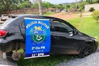 Gol &eacute; abandonado em rodovia sem roda traseira e com 700 kg de maconha