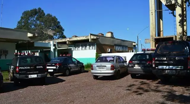 Homem sai para trabalhar e encontra vizinho morto