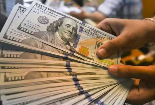 D&oacute;lar sobe a R$ 5,47 com incerteza fiscal e real tem pior desempenho mundial