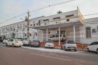 Homem morre em hospital um dia ap&oacute;s ser esfaqueado em conveni&ecirc;ncia
