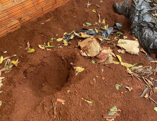 Para pol&iacute;cia, quadrilha de ladr&otilde;es escondia dinheiro em buraco no quintal