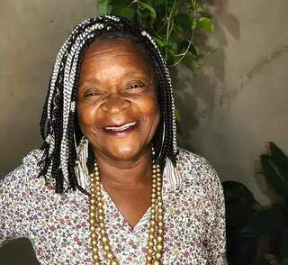 Aos 63 anos, Dona Xica assumiu definitivamente as tranças afro (Foto: Arquivo Pessoal)