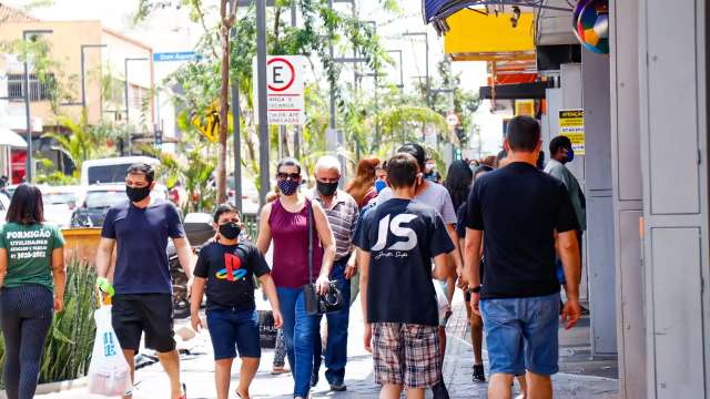 Com&eacute;rcio est&aacute; autorizado a funcionar no feriado de 15 de Novembro