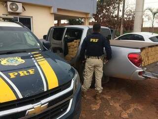 Dupla &eacute; presa com quase 2 toneladas de maconha que seriam entregues em SP 