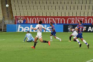 S&atilde;o Paulo derrota o Fortaleza de virada e se aproxima da lideran&ccedil;a do campeonato