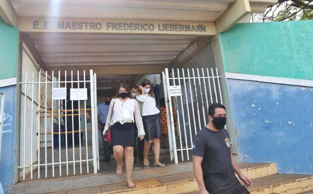 Mes&aacute;rio falta e escola atrasa abertura de vota&ccedil;&atilde;o em 18 minutos 