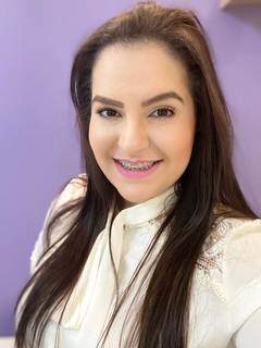 Rhaiza é dentista em Campo Grande e hoje pode ser eleita prefeita de Naviraí. (Foto: Arquivo Pessoal)