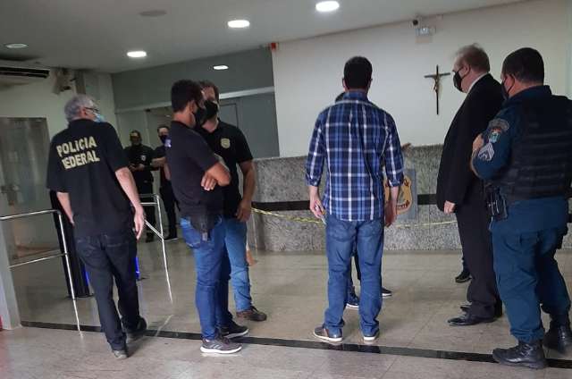 Candidato a vereador &eacute; levado &agrave; PF por desrespeitar mes&aacute;rio