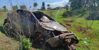Motorista perde controle de dire&ccedil;&atilde;o e capota carro &agrave;s margens da BR-060