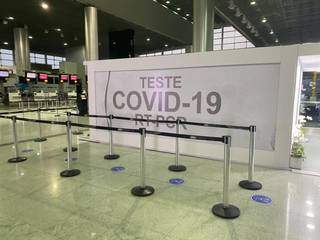 No Aeroporto de Guarulhos é possível fazer o exame, mas o melhor mesmo é não deixar para a hora do embarque (Foto: Reprodução)
