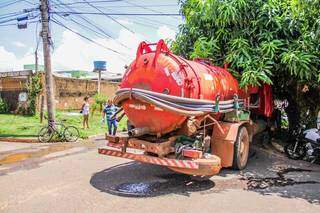 Motorista jogou caminhão para a pista da direita, mas não conseguiu evitar o acidente. (Foto: Silas Lima)