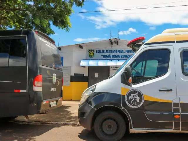 Ap&oacute;s drone sobrevoar pres&iacute;dio, pol&iacute;cia encontra buraco em telhado 