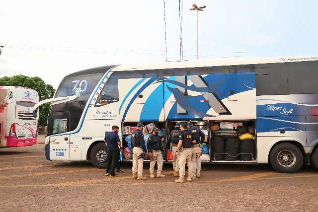  Deportados os 224 bolivianos que foram interceptados em seis &ocirc;nibus de viagem 