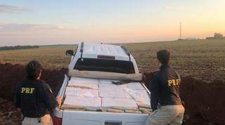 &ldquo;Cavalo doido&rdquo; v&ecirc; pol&iacute;cia, abandona S10 com maconha e corre para o mato