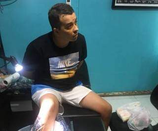 Galã do PCC quando foi preso em estúdio de tatuagem no Rio de Janeiro. (Foto: Arquivo)