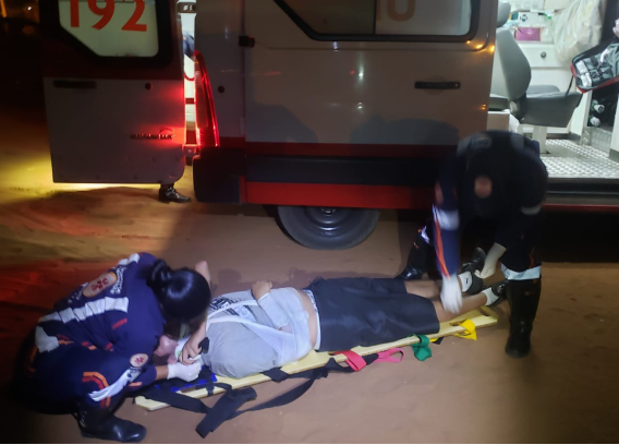 Ap&oacute;s ser fechada e derrubada na rodovia, v&iacute;tima tem moto roubada por casal 