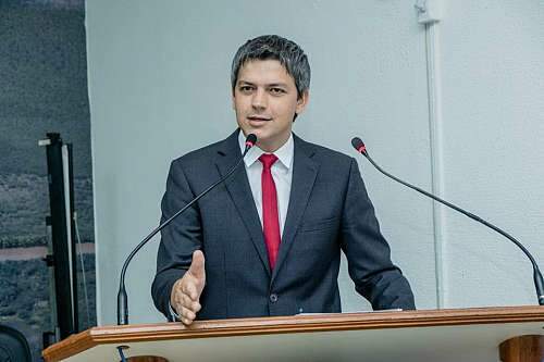 Ap&oacute;s 10h de cirurgia, prefeito tem tumor da cabe&ccedil;a removido e est&aacute; bem
