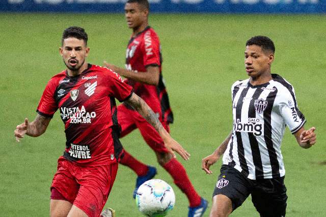  Athletico-PR vence, segura o Atl&eacute;tico-MG e sobe cinco posi&ccedil;&otilde;es no Brasileir&atilde;o