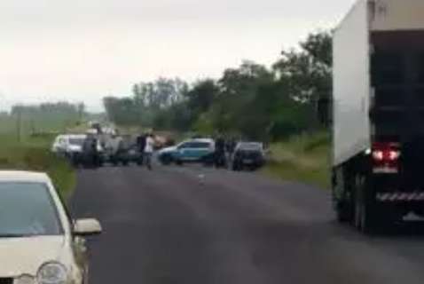 Pol&iacute;cia fecha rodovia para impedir homem de matar a ex-mulher