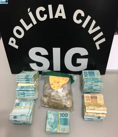 Suspeito de lavagem de dinheiro &eacute; flagrado com R$ 230 mil em ouro