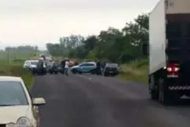 Pol&iacute;cia fecha rodovia para impedir homem de matar a ex-mulher