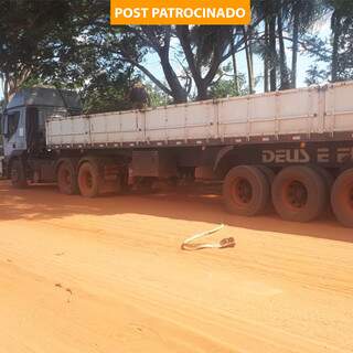 Fiscalização flagra caminhão que trazia mercadoria sem documentação fiscal em Nova Andradina. (Foto: Divulgação)
