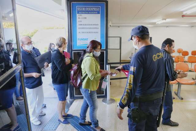 De gar&ccedil;om a nutricionista, Funsat oferece 272 vagas nesta quinta-feira