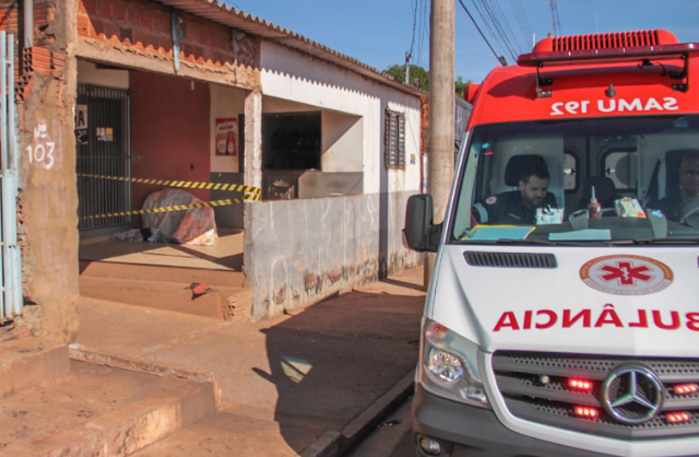  Homem &eacute; encontrado morto em varanda de bar no Nova Lima 