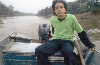 Foi nas águas do Pantanal que Luan Santana aprendeu a pescar. Mas o cantor (na foto, ainda adolescente, em 2005) conta que devolvia os animais à natureza. (Foto: Arquivo Pessoal)