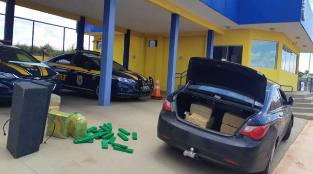 Jovem tenta fugir, mas &eacute; alcan&ccedil;ado e preso pela PRF com 138 quilos de droga 