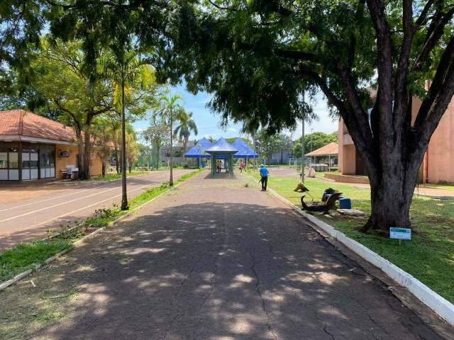 Com bandeira vermelha, prefeita recua e revoga abertura de parques e futebol