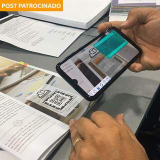 Material didático com realidade aumentada, recursos 3D. Livro disponibilizado pela faculdade com QR-Code. (Foto: Divulgação)