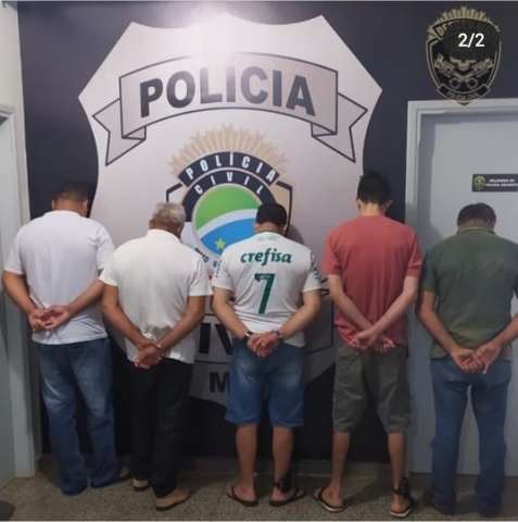 Com tornozeleira, 20 s&atilde;o levados para delegacia e voltam para pris&atilde;o