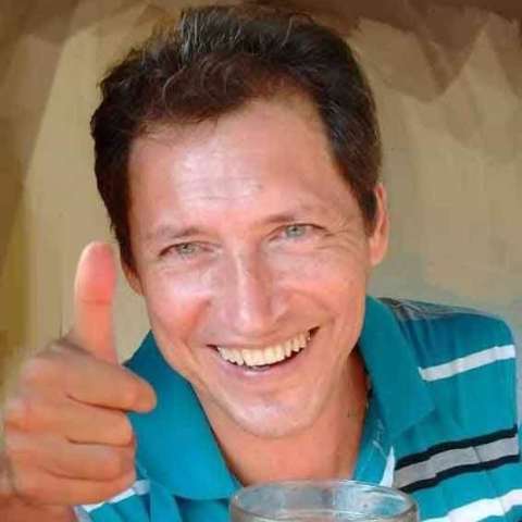 Fam&iacute;lia faz buscas por chargista desaparecido no Monte Castelo