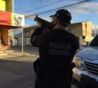 Operação é realizada em 10 estados brasileiros e no exterior (Foto: Divulgação/Polícia Federal)