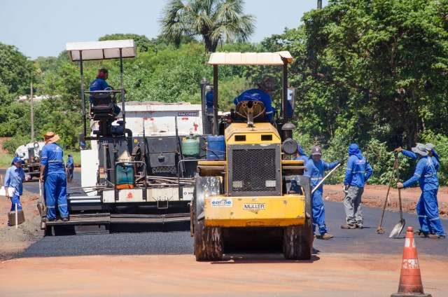 Pavimenta&ccedil;&atilde;o do prolongamento da Avenida Rita Vieira chega na fase final 